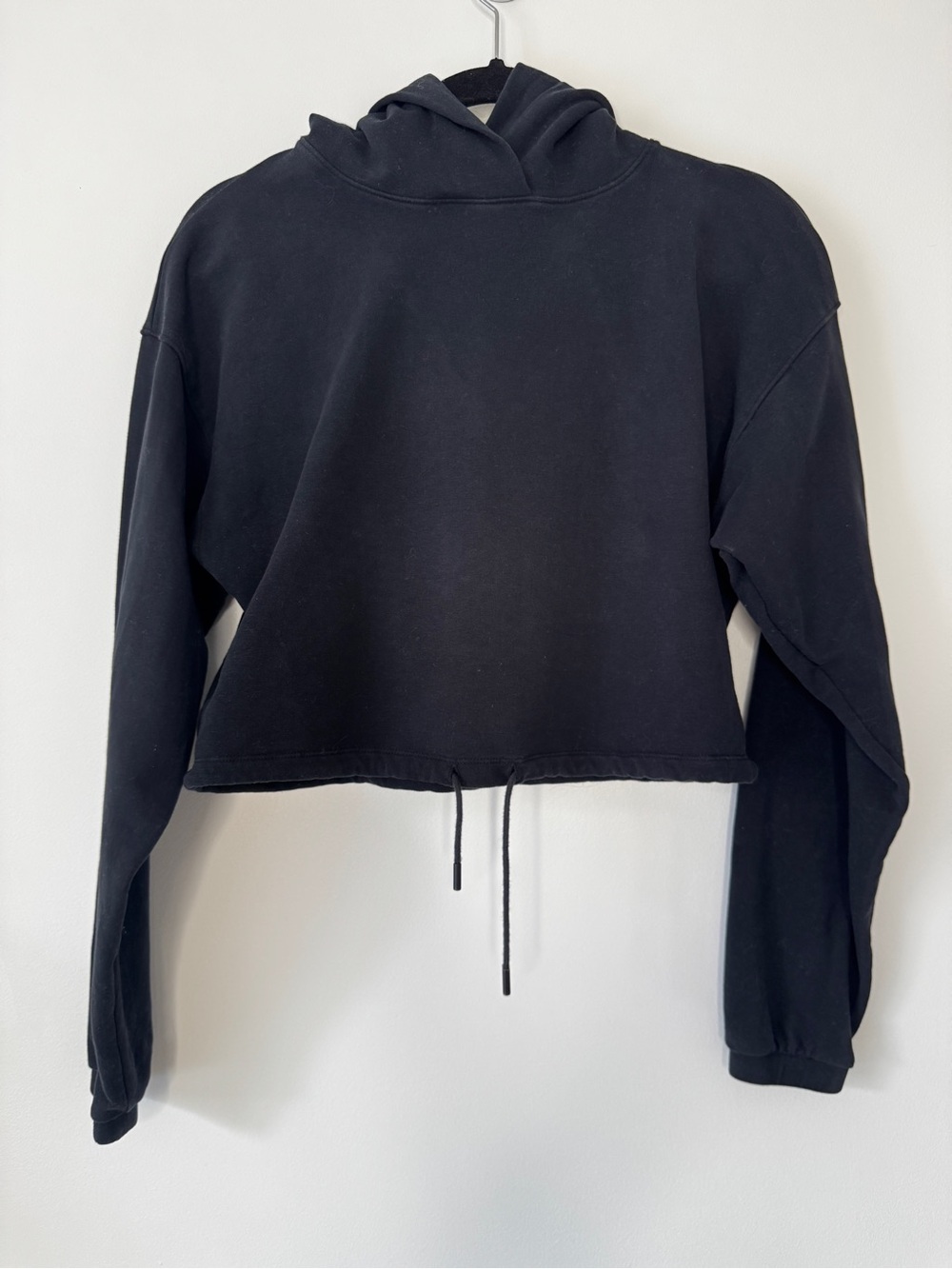 Aritizia The Group Babaton Weekender Hoodie Fleece Soft Cropped Black Sz XXS - Picture 2 of 15